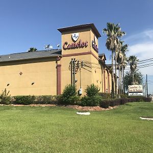 Camelot Inn And Suites